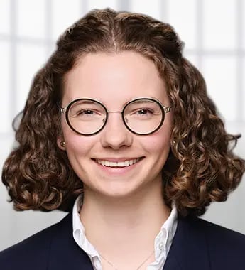 intern_Grale-Lena_345x380px