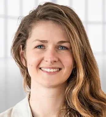 extern_Orbiture GmbH_Roach-Emma_345x380px